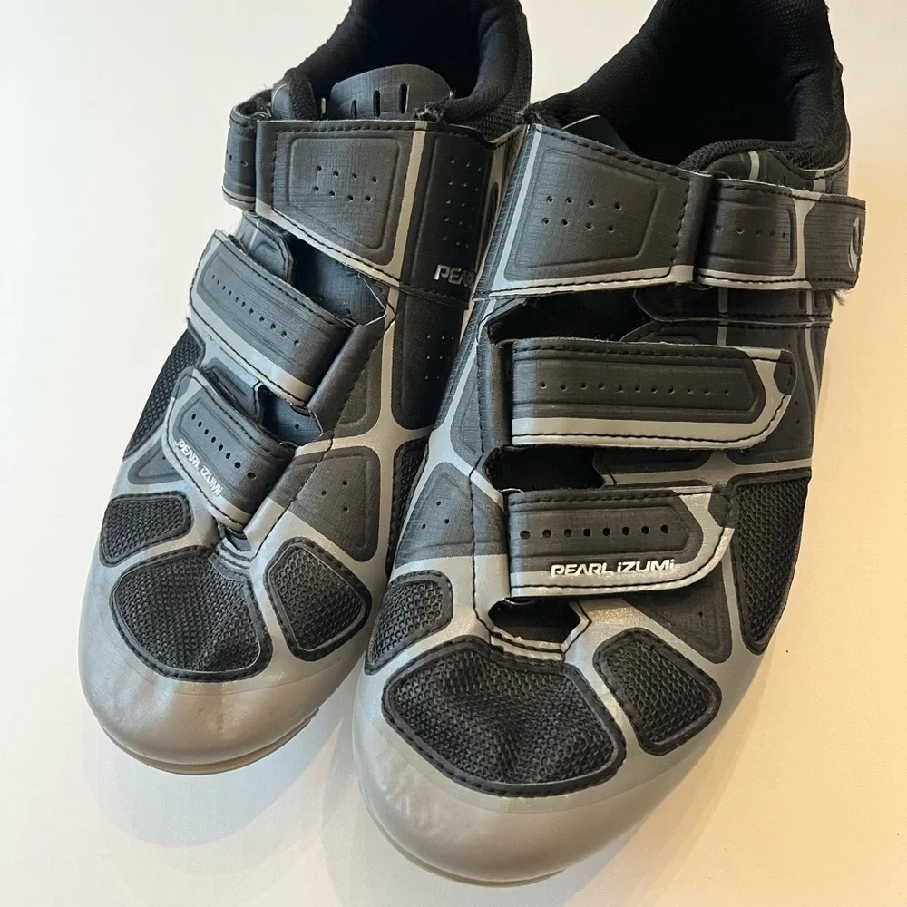 Pearl Izumi Women’s Select Rd IV Black Gray Low Profile Cleats Cycling shoes 42